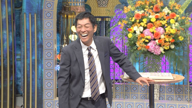 7月15日放送「踊る！さんま御殿!! 新婚早々悩んでいる有名人SP」に出演する足立梨花とTATSU、明石家さんまらゲスト陣