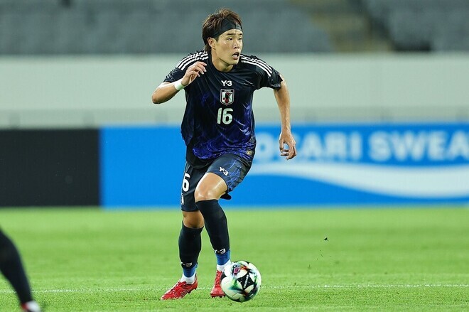 2019 サッカー日本代表 アビスパ福岡 ビッグパッチカード 冨安健洋 175802_ext_04_0_L.jpg