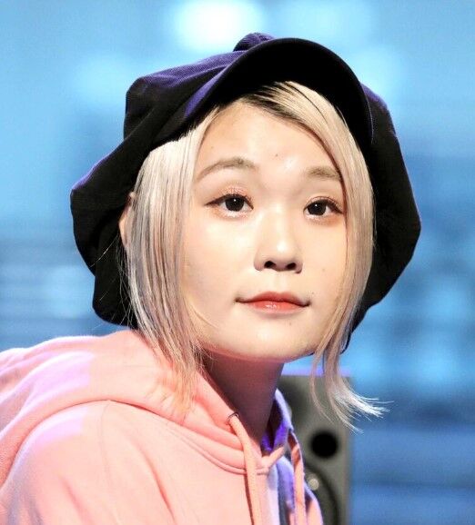 ハラミちゃん　雰囲気ガラリな全身ショット「モデルさん」「足がなっがい」「見ほれちゃう」１７１センチ