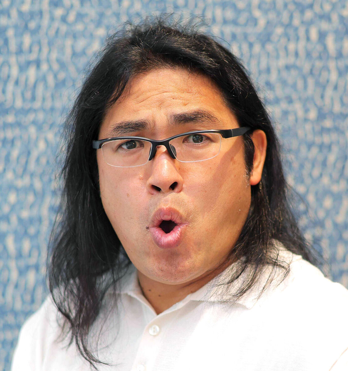 日本テレビ系「踊る！さんま御殿！！」に出演し、新婚生活の衝撃エピソードを語るお笑いコンビ・ロッチの中岡創一。