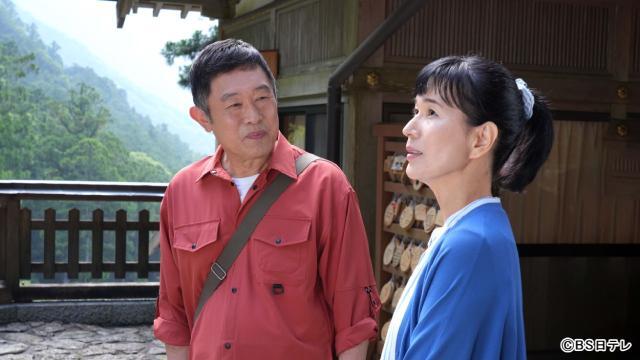 若手鑑識係を演じる佐々木春香が事件の真相に迫る姿