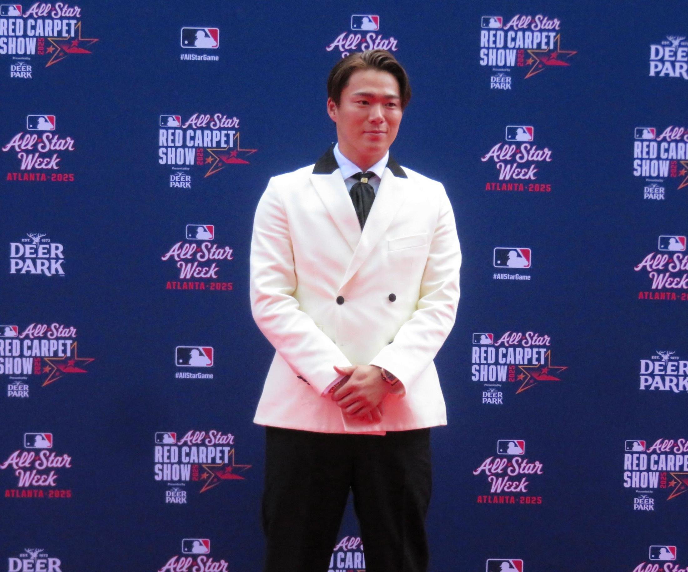 時計えぐい」レッドカーペットで山本由伸の高級時計にSNSも即
