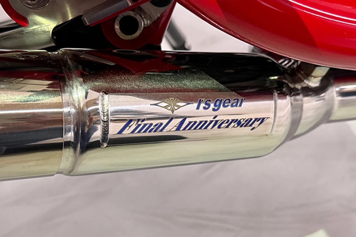 アールズ・ギアから、CB1300Final Editionを記念したチタンフル