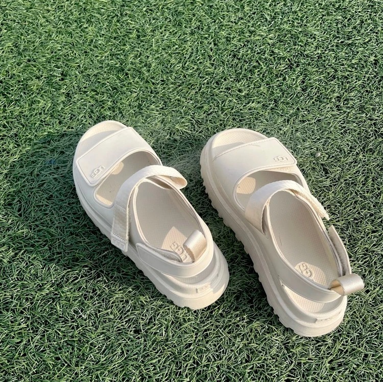 歩きやすくて大活躍のスポサン！【UGG（アグ）】ゴールデン