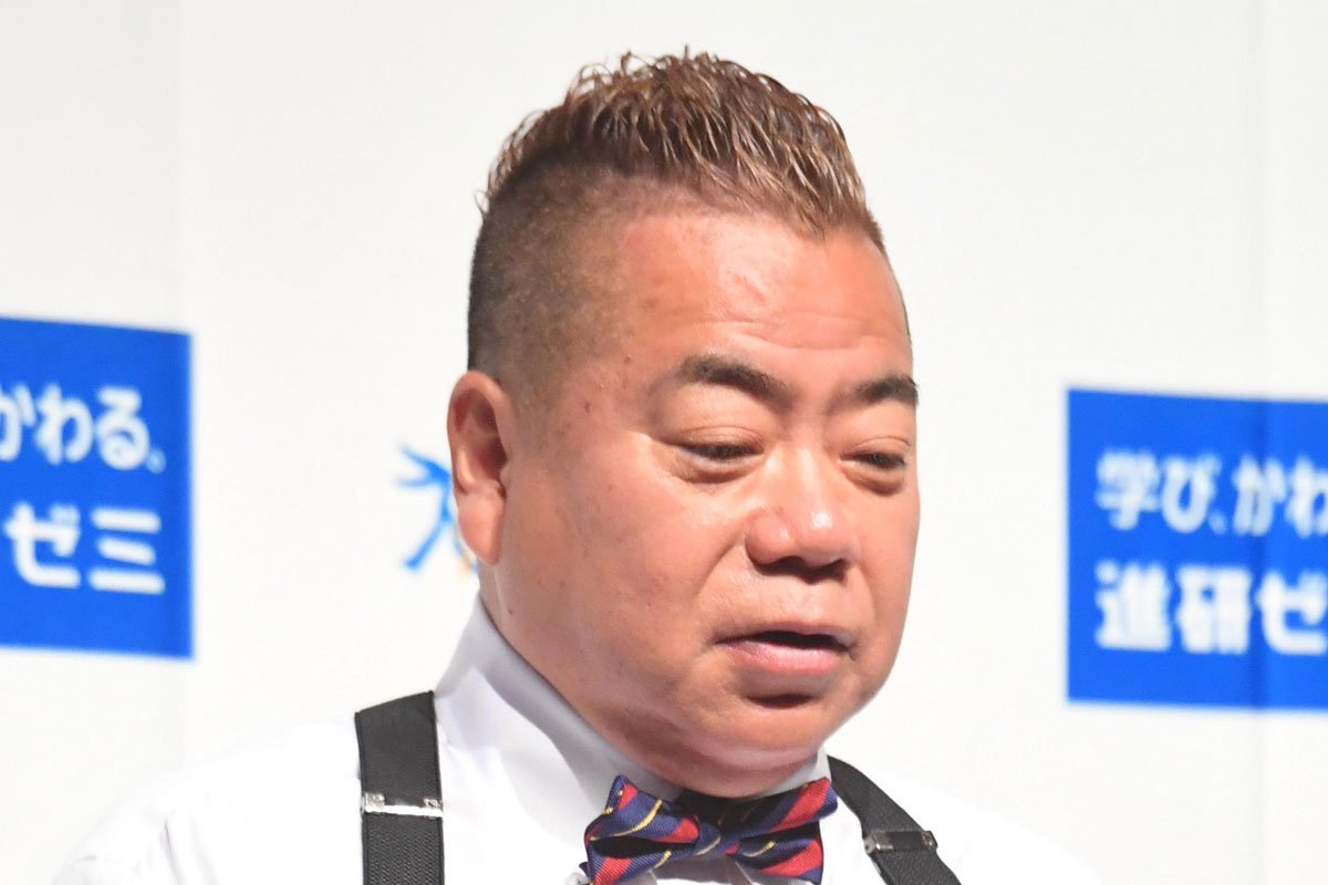 ラジオ番組で自身の体調不良について語る出川哲朗氏