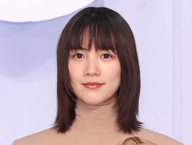 作者不明、 赤褐色の髪の女性 赤髪 青目 女の子 | SKIMA（スキマ）