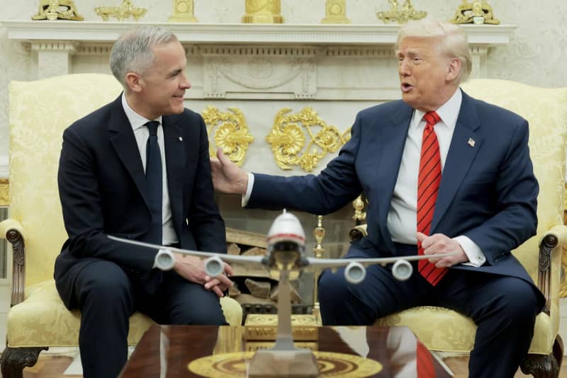 ホワイトハウスでカナダ首相と会談し、カナダ併合に言及するトランプ大統領