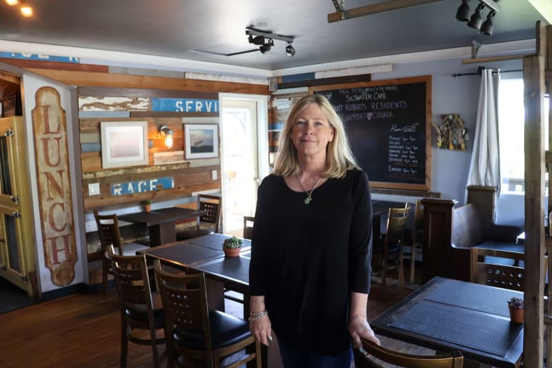 客の姿がほとんど見られないポイントロバーツの飲食店経営者タムラ・ハンセンさん