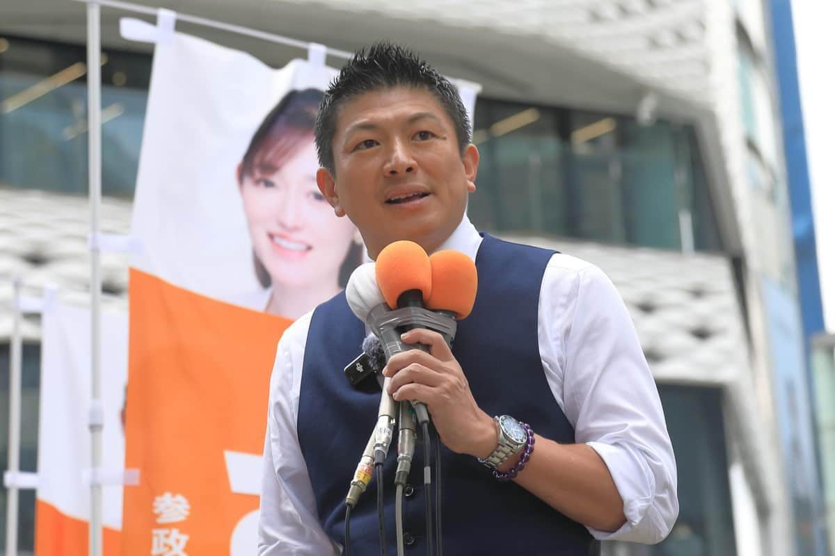 参政党の神谷宗幣代表の著書『参政党Q＆Aブック 基礎編』。発達障害に関する記述が論争を呼んでいる一冊で、現在は絶版。