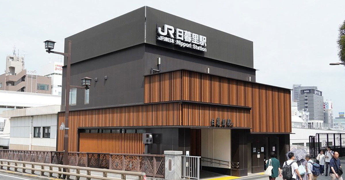 日暮里駅の全景と複雑な地形、多数の路線が乗り入れるターミナル駅の様子