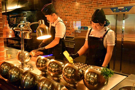 北朝鮮平壌の「和盛楽園プルコギ食堂」が人気：フォアグラ提供で富裕層と観光客を魅了か