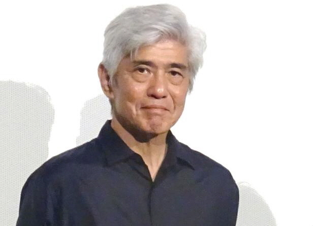 テレビ朝日系「徹子の部屋」出演時の俳優・佐藤浩市。週末里親活動について穏やかに語った