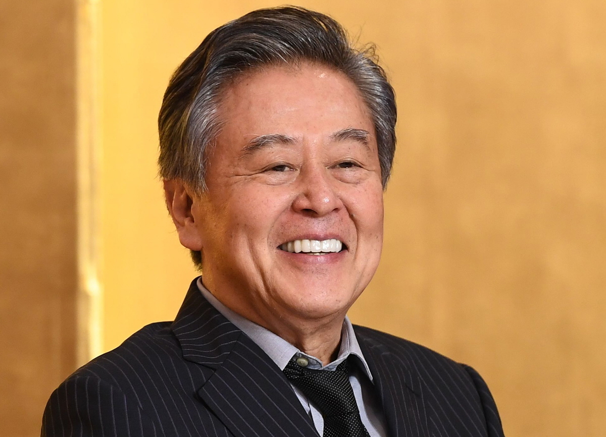 テレビ番組「ぽかぽか」に出演し、トークを繰り広げる俳優・風間杜夫
