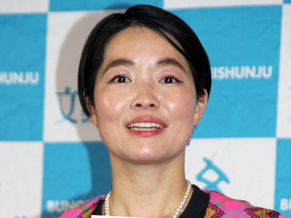 イモトアヤコが語る「一番おしゃれな芸能人」の話題で、真剣な表情を見せるイモトアヤコのポートレート。