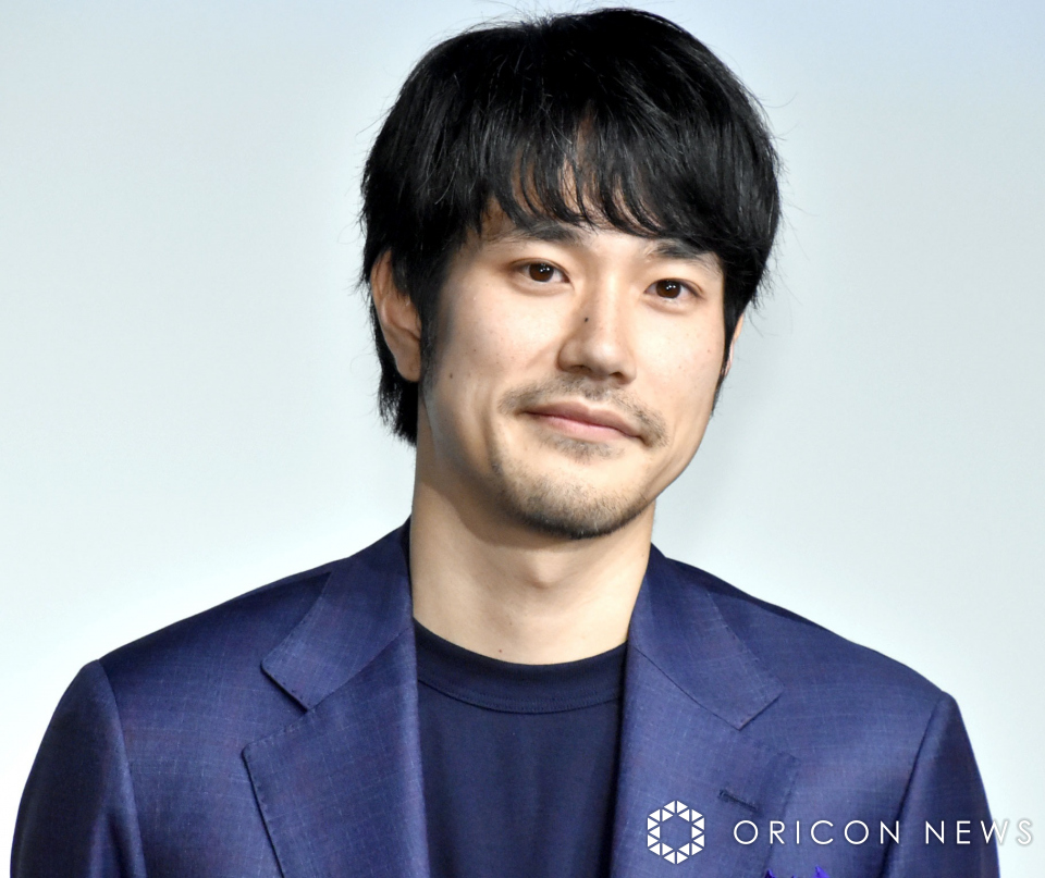 俳優・松山ケンイチが自宅の家庭菜園で丹精込めて育てているトマトの様子。
