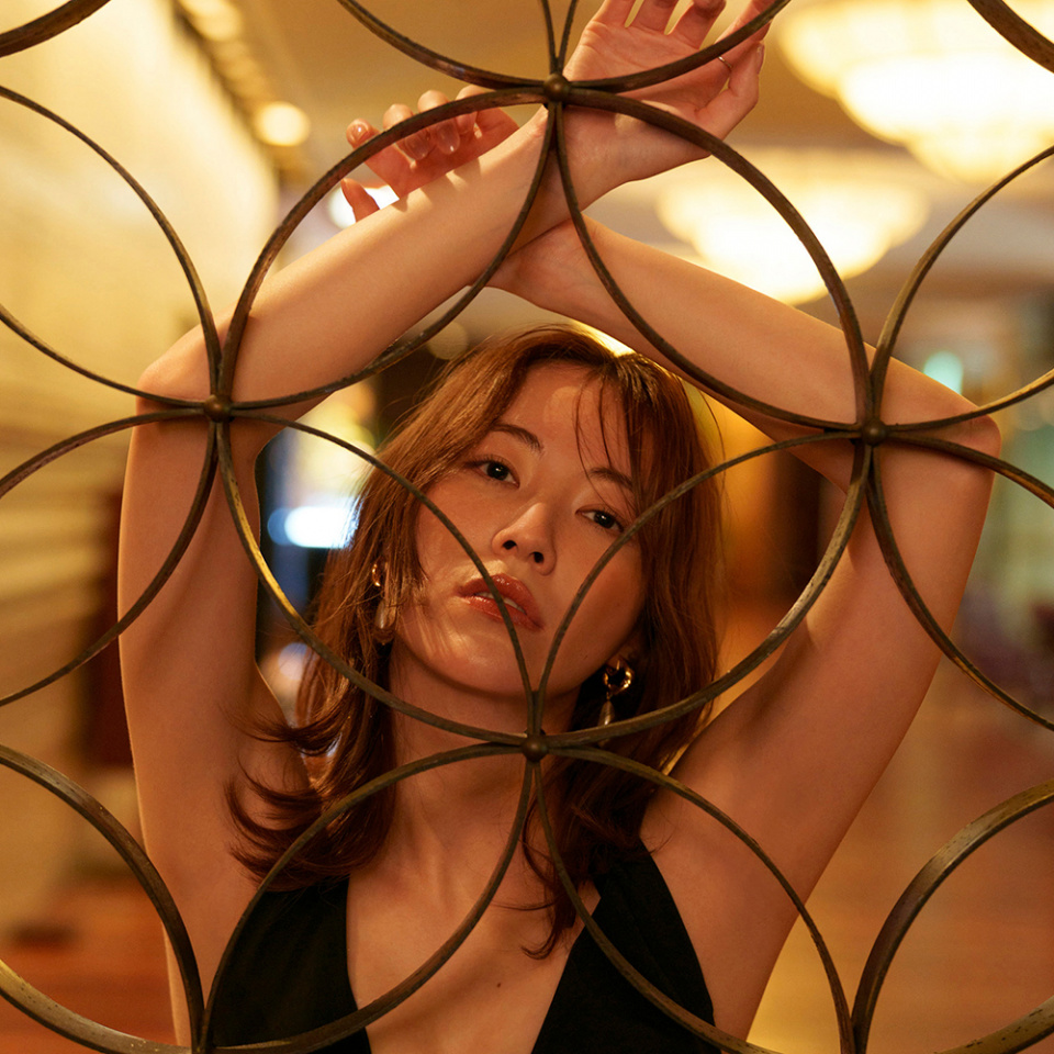 松井珠理奈、10年ぶりとなる写真集でランジェリーカットにも初