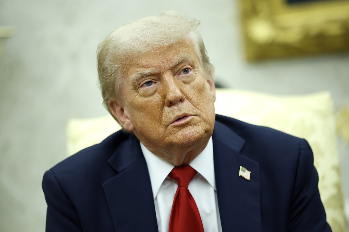ホワイトハウスにて撮影されたドナルド・トランプ米大統領。FRBパウエル議長の解任を巡る発言が注目される中での一枚。