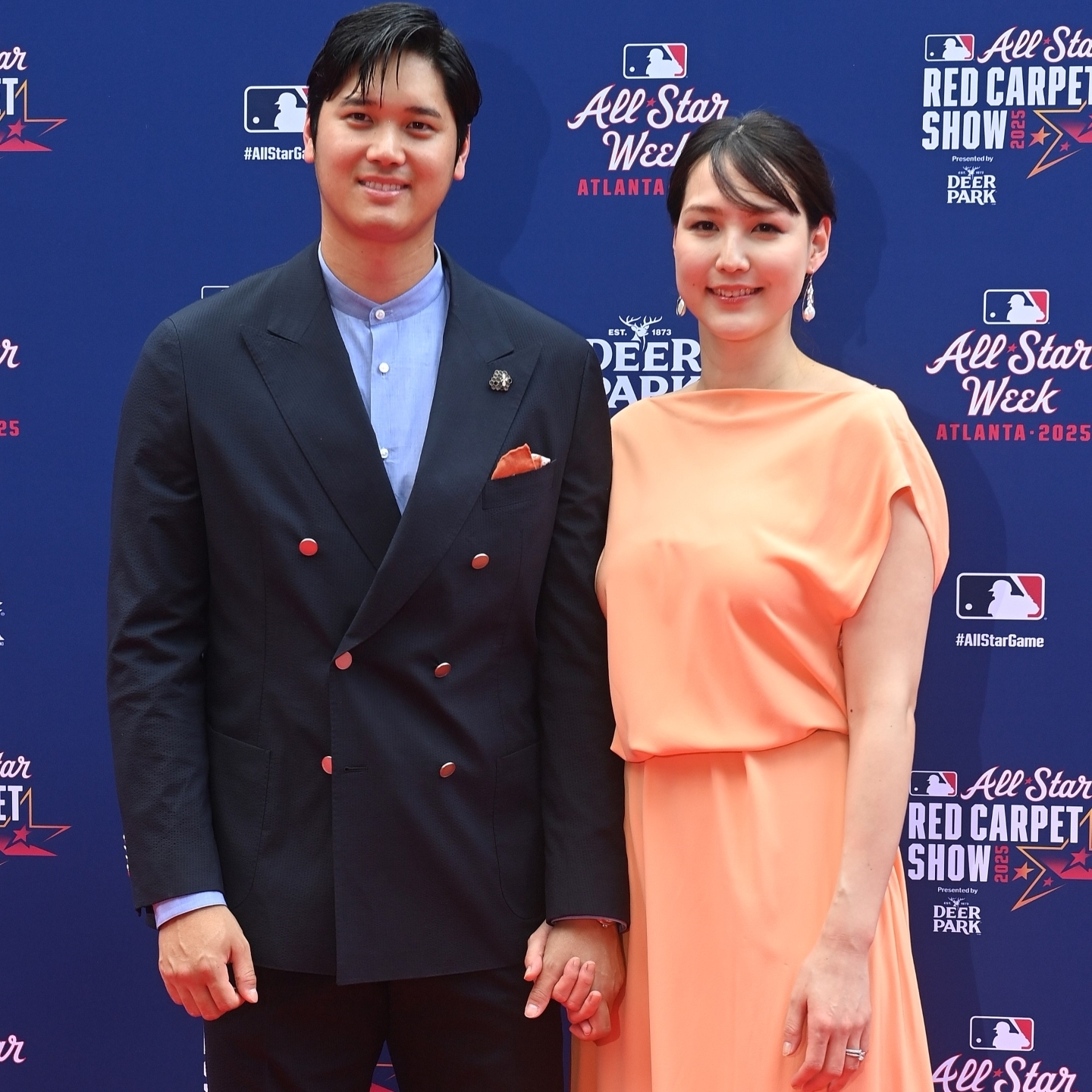 不機嫌なデコピン、絵になる夫婦、またイジられた由伸…大谷翔平