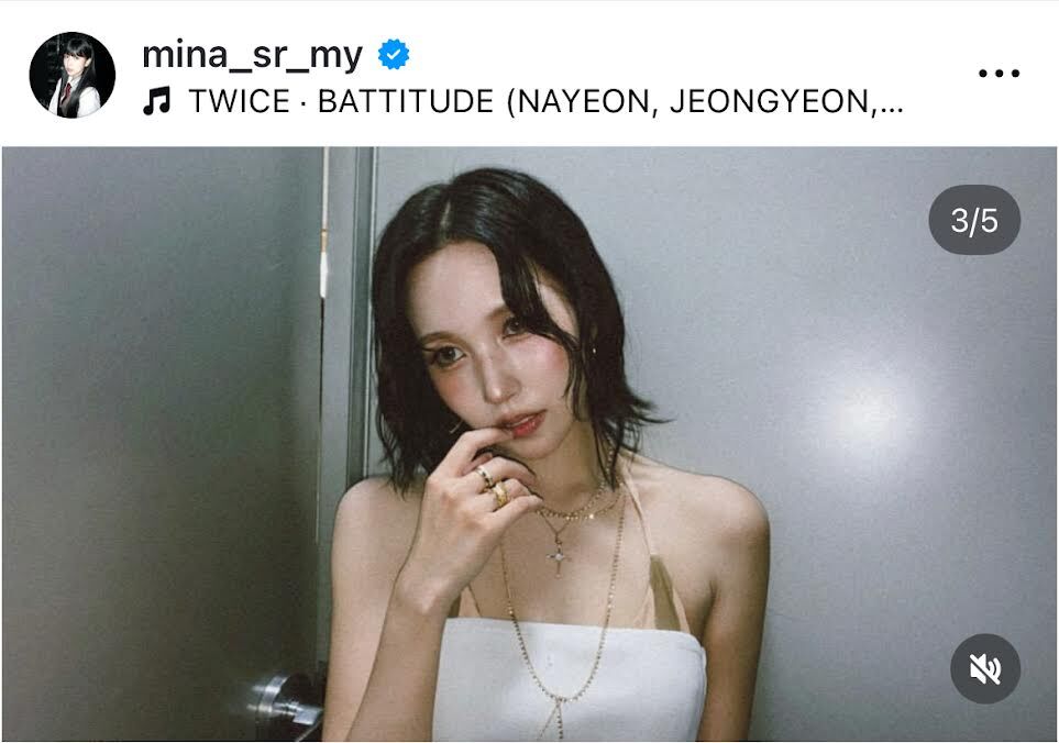 TWICE・ミナ、チューブトップ×デニムで腹筋披露！「爆イケ