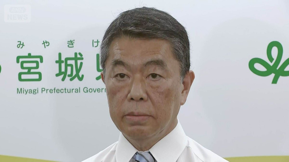 記者会見で参政党神谷代表の水道事業に関する発言に抗議する宮城県の村井嘉浩知事と、「間違っていたら謝罪する」と述べる参政党の神谷宗幣代表の様子