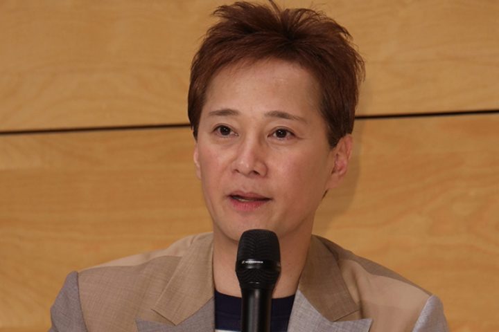 中居正広が自宅で愛犬との生活を楽しむ様子