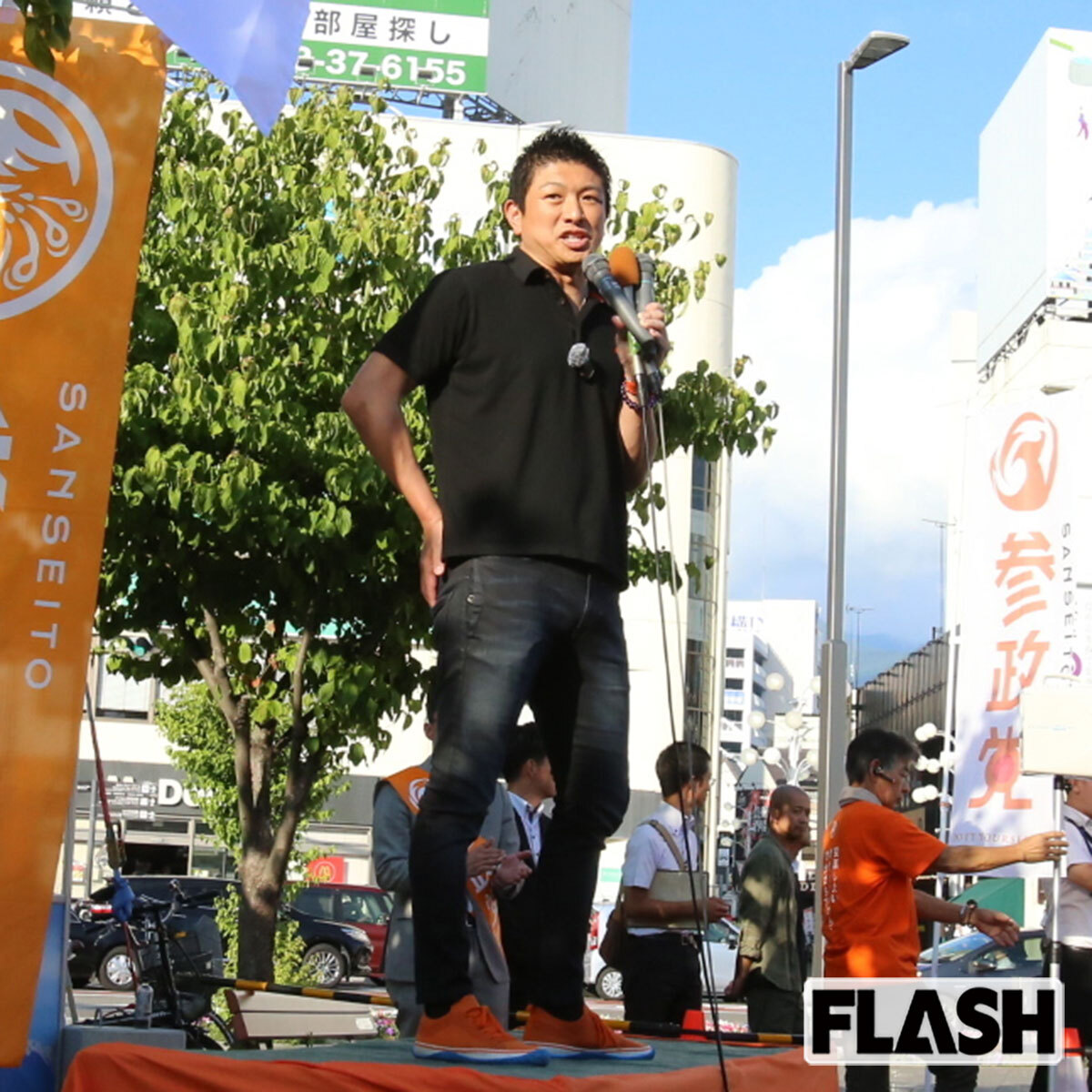 参院選に向けた演説を行う参政党の神谷宗幣代表