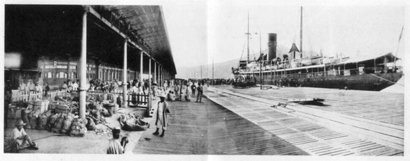 1920年代の釜山港に停泊する関釜連絡船。韓国から日本への渡航が増加した時代の象徴。