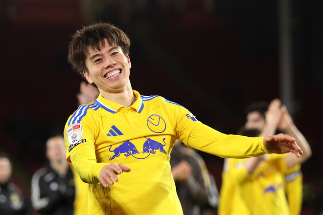 （新品）【リーグ優勝記念】 田中碧選手ユニフォーム#22リーズ 田中碧の所属クラブに新ユニフォーム登場！「伝説チーム」のユニ