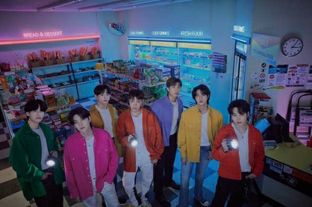 【新品】BTS Dynamite 10曲入りリミックスCD アメリカ限定発売 BTS - Dynamite - Limited Edition CD Single with