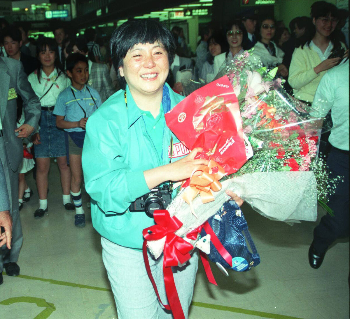 笑顔で帰国した冒険家・女優の和泉雅子さん（1989年5月、日本人女性初の北極点到達後）