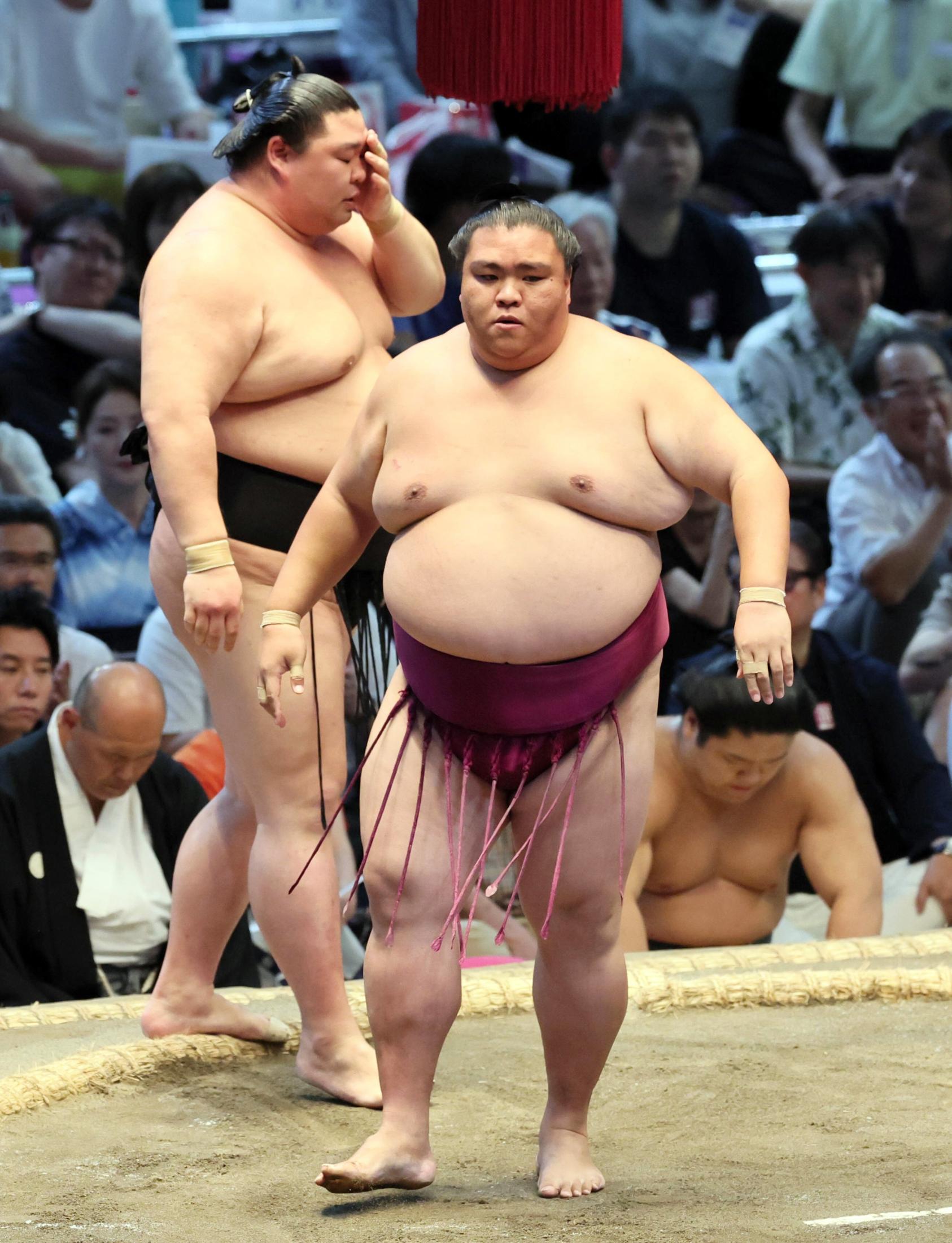御嶽海 単独トップ 7年前初Vの名古屋で初日から6連勝！ 大鵬