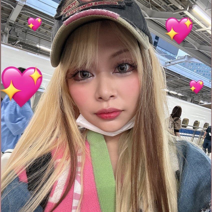 別人級」と話題のすっぴんを披露したエルフ荒川。メイク時とのギャップにファンも驚きを隠せない様子。
