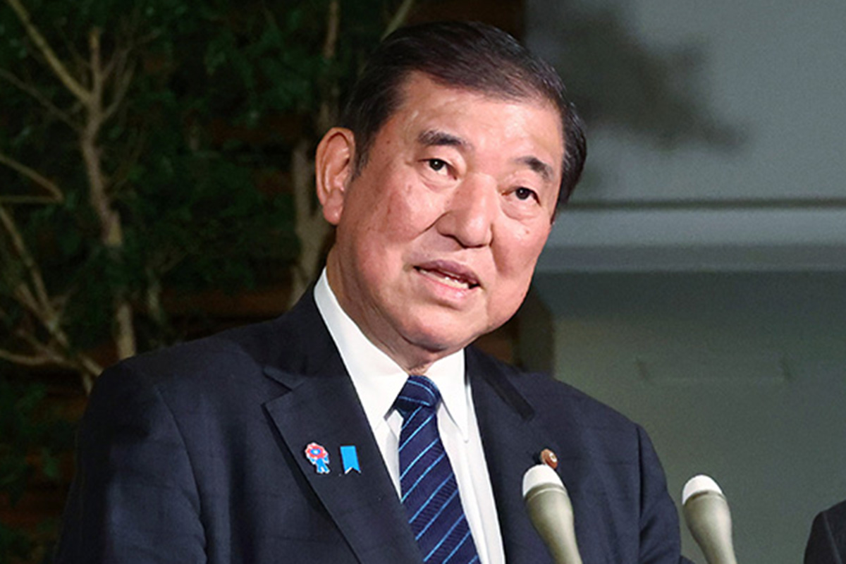 石破茂首相がガソリン価格引き下げについて発言する様子。首相官邸にて、日本のガソリン税制改革と国民負担軽減に向けた議論の背景を示す。