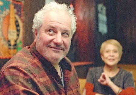 【スターシアターズ・榮慶子の映画コレ見た？】『カーテンコールの灯』喪失から立ち直る家族(沖縄タイムス)