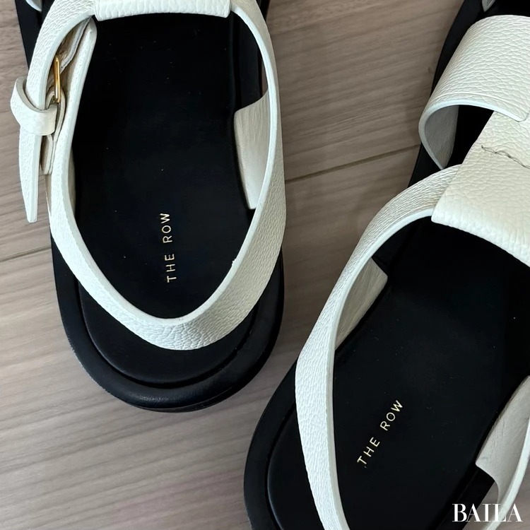 夏の必需品★洗練されたデザイン【THE ROW】city サンダル City フリップフロップ レザー レッド – The Row