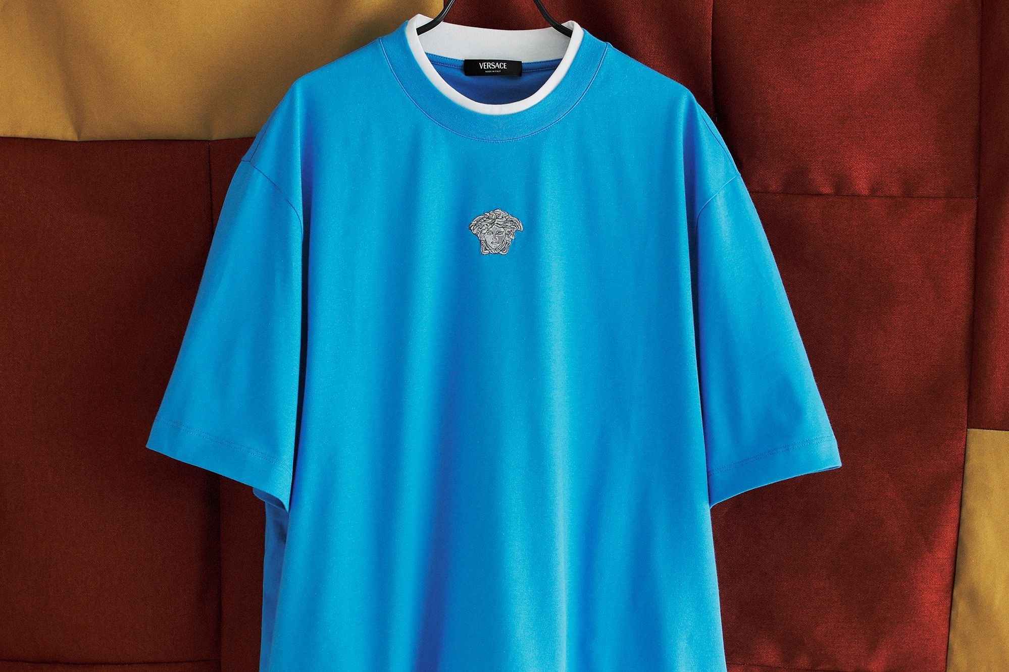 VERSACE ボクシー Tシャツ ラ メドゥーサ バーシティー ボクシー Tシャツ ラ メドゥーサ バーシティー | VERSACE JP