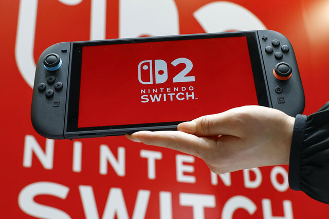 新型ゲーム機Nintendo Switch 2の本体と進化した高性能ディスプレイ、目標販売台数1500万台を示すイメージ