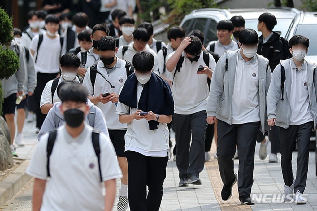 韓国の学校や教育現場で精神的な問題を抱える可能性のある青少年（イメージ）
