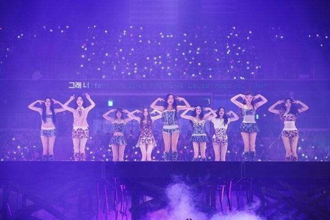 ワールドツアー TWICE、ワールドツアー開幕！サプライズ発表にメンバー全員の