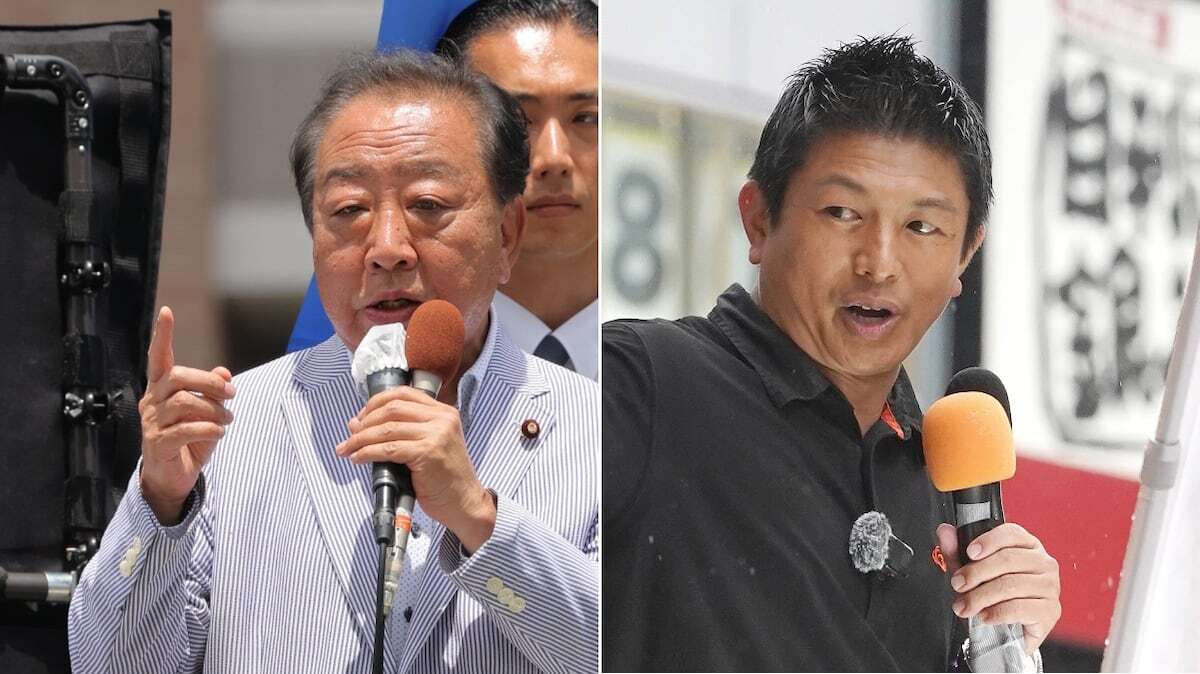 参院選後の記者会見で並ぶ立憲民主党の野田佳彦代表と参政党の神谷宗幣代表