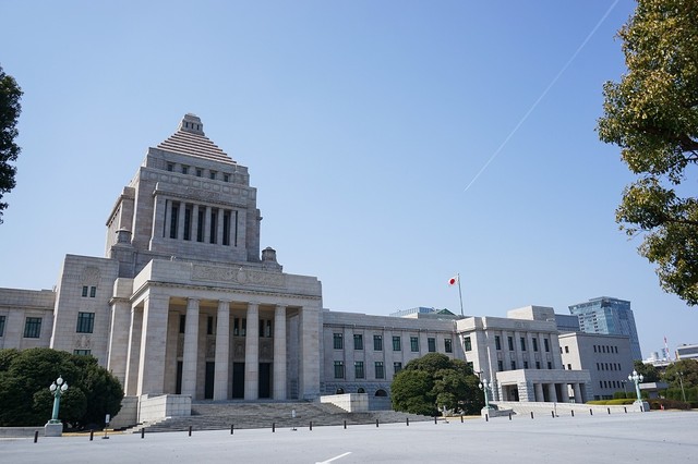 日本の政治の中枢、国会議事堂。2025年参議院選挙後の国会運営の行方を象徴する一枚。
