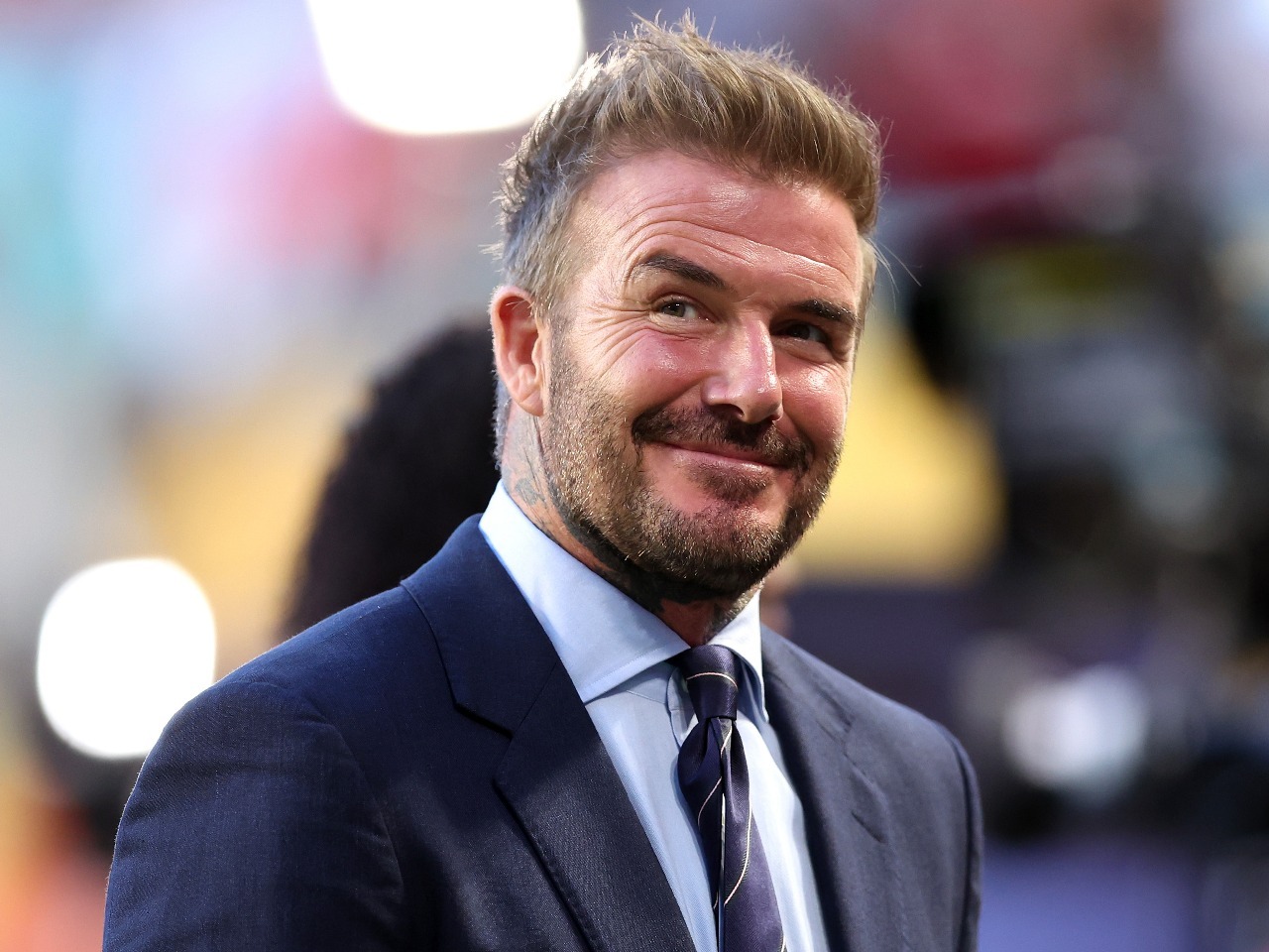 ベッカム様 ベッカム氏の髪型が…妻「正直に言うわ。ひどい」、本人も「笑え