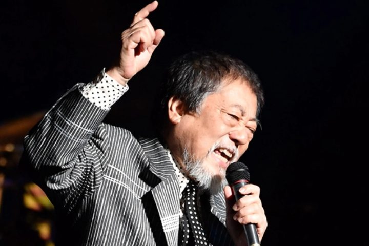 全国ツアーで熱唱する沢田研二。力強い歌声でファンを魅了するジュリーの最新の様子。
