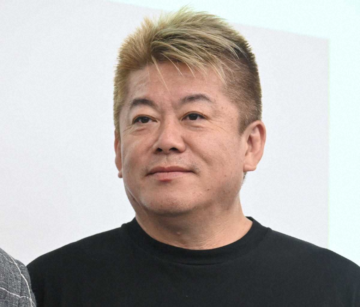 情報経営イノベーション専門職大学の特別講義で登壇し、オンラインベッティングの合法化について語る堀江貴文氏