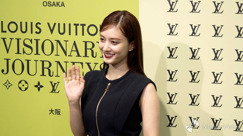 谷まりあ、上品な女性らしさを意識 スタイリッシュなリトル
