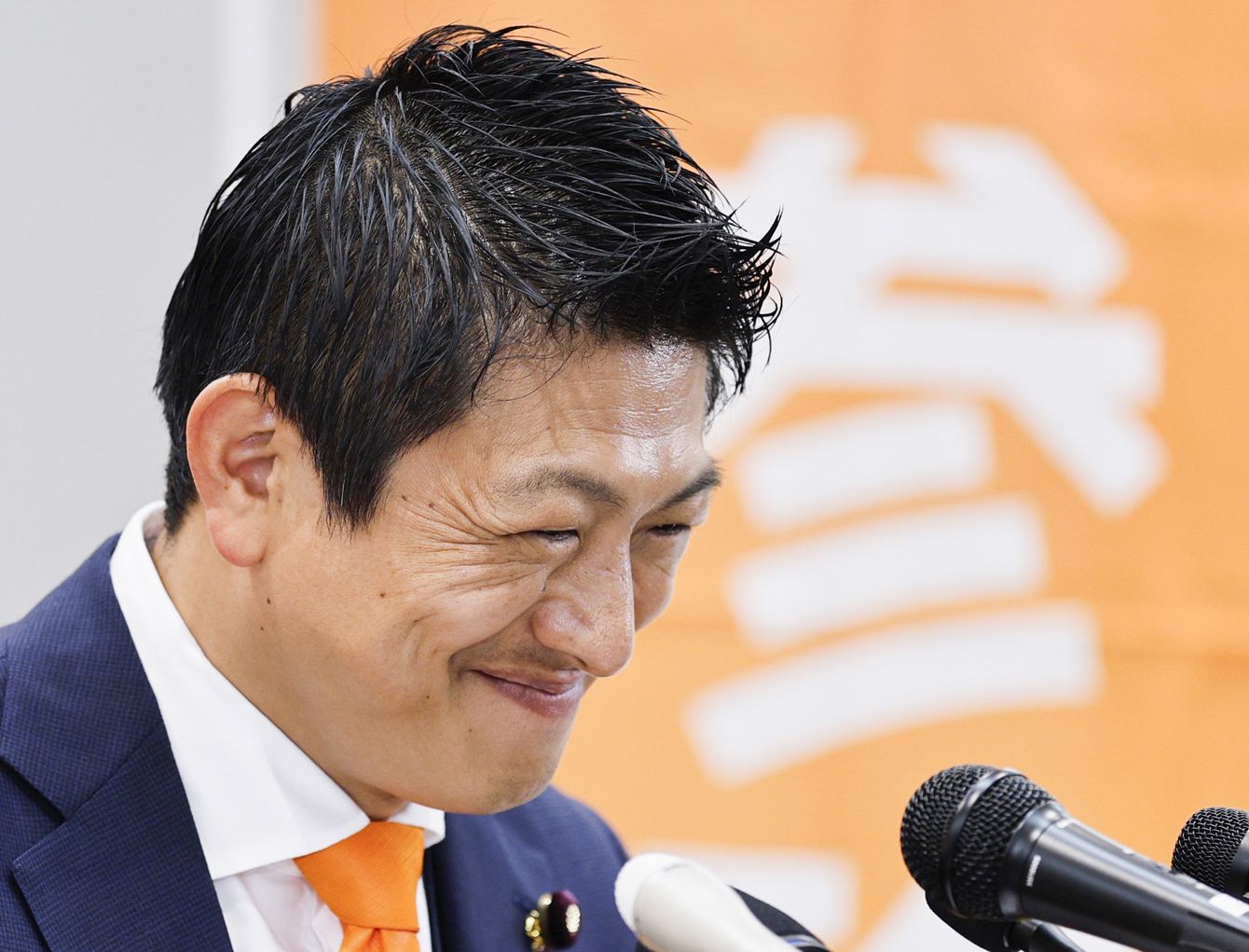 2025年7月20日、メディアのインタビューに応じる参政党の神谷宗幣代表。参院選での躍進後、党の今後が注目される中で発言する様子を捉えたもの。