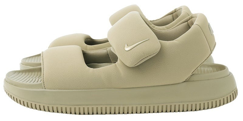Nike スポーツサンダル ベージュ・黒・青 モンベル、ナイキ、ドクターマーチン…。今年の夏履きたい「“黒