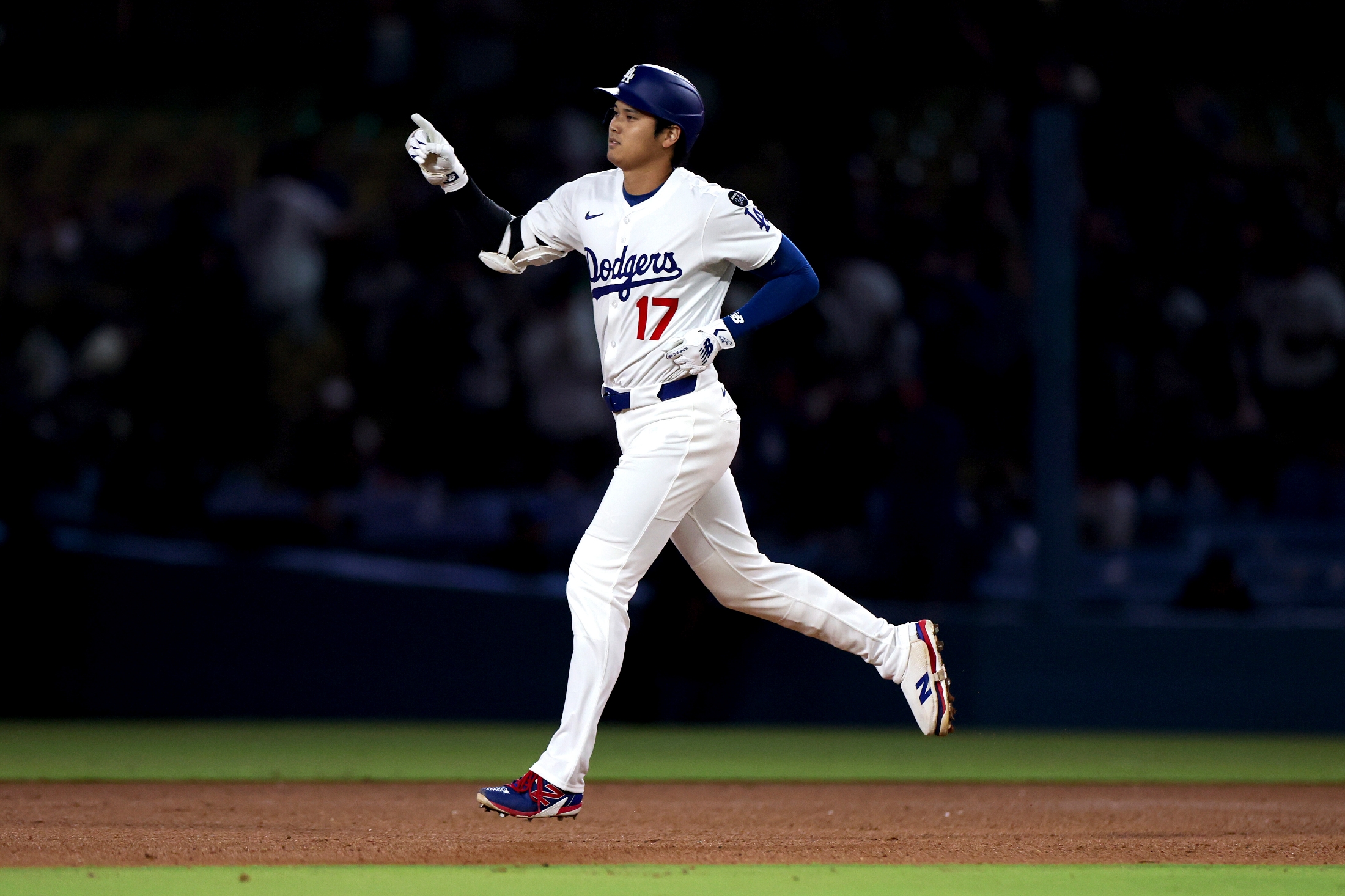 大谷翔平 豪快36号！4試合連続は日本人選手初 ロバーツ監督