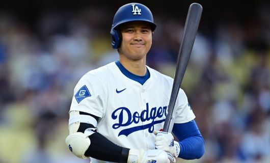 大谷翔平選手実使用ファウルボール（ホームランを 放って勝った試合で使用） ♢第2打席♢ファウルを打って思わずヘルメットコツン！【大谷