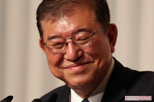 参院選後の会談を終え、記者団に対応する石破茂首相